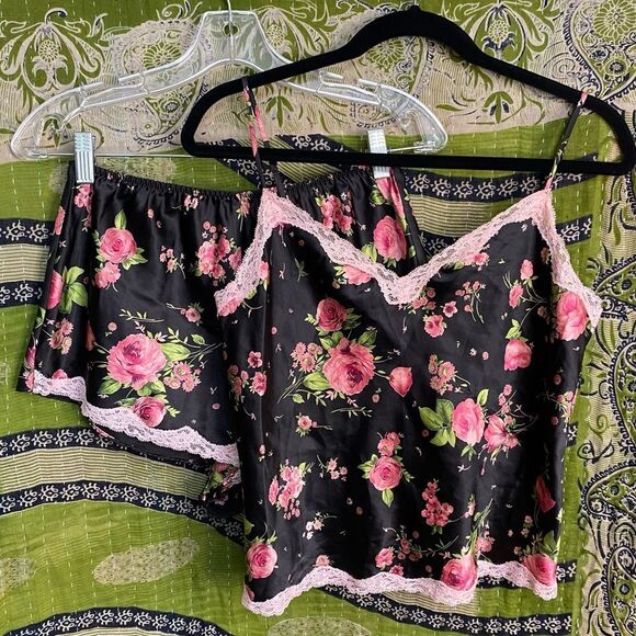 Rare Y2K Victoria’s Secret Black Floral Satin 2 Piece Pajama Set Size Medium - Picture 1 of 15